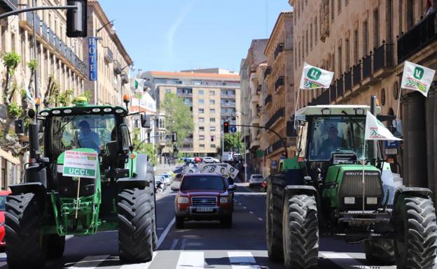 UCCL saca los tractores a la calle en Salamanca para reivindicar una PAC justa