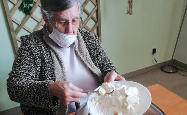 Los mayores se apuntan a los canapés