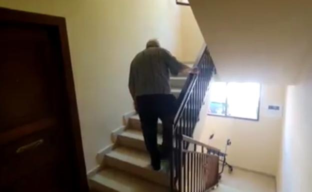 Vídeo: un año y medio sin salir de casa por no tener ascensor