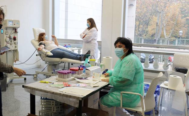 Sacyl integra a 98 empleados de Hemoterapia para cumplir once sentencias