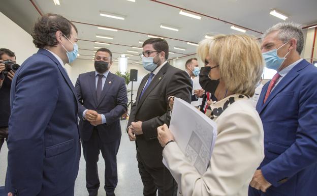 Mañueco duerme la negociación con Por Ávila mientras sopesa el riesgo de dar alas a un partido provincialista