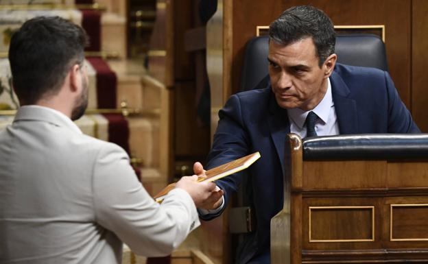 Sánchez gana tiempo