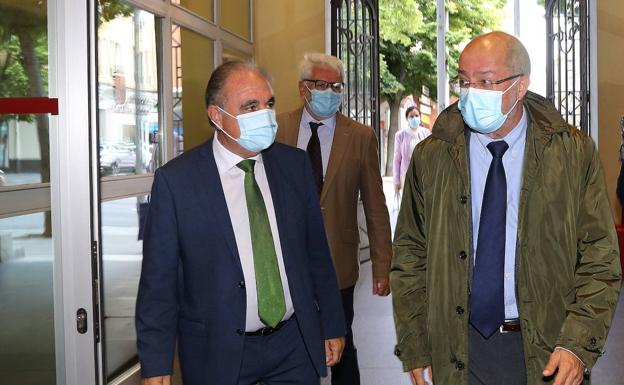 Igea muestra en Palencia su preocupación por el cambio de criterio en el reparto de las vacunas