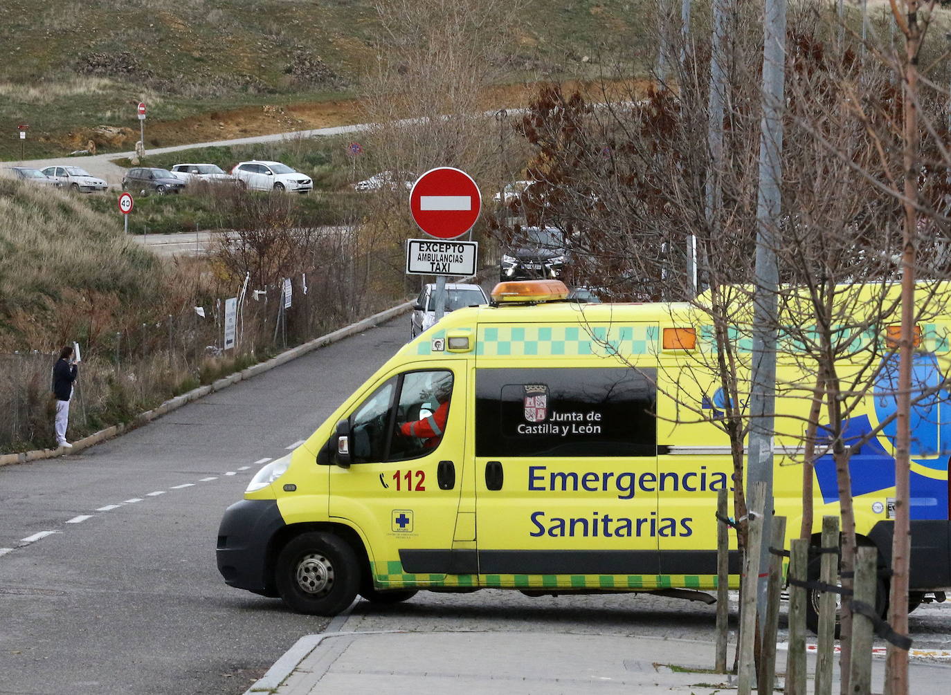 Tres heridos en la colisión frontal de una furgoneta y un turismo en el Alto del León