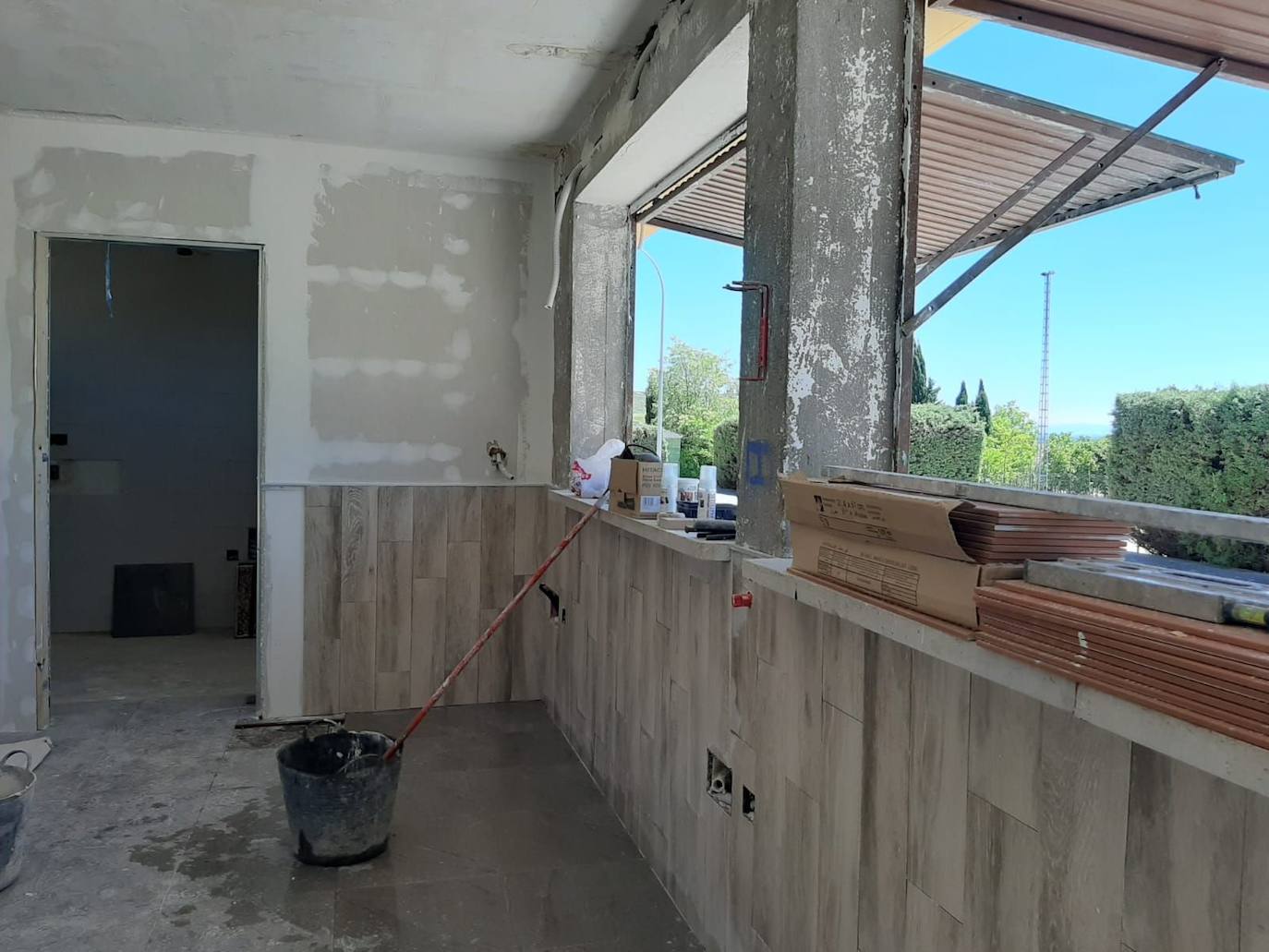 El Ayuntamiento de Cuéllar licita el quiosco bar de la piscina tras su puesta a punto