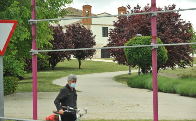 La retirada de una valla publicitaria ofrece una nueva perspectiva de la ermita de San Isidro en Valladolid