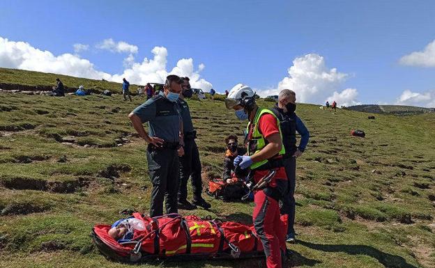 Evacuado un parapentista herido en Arcones que se cayó cuando intentaba despegar