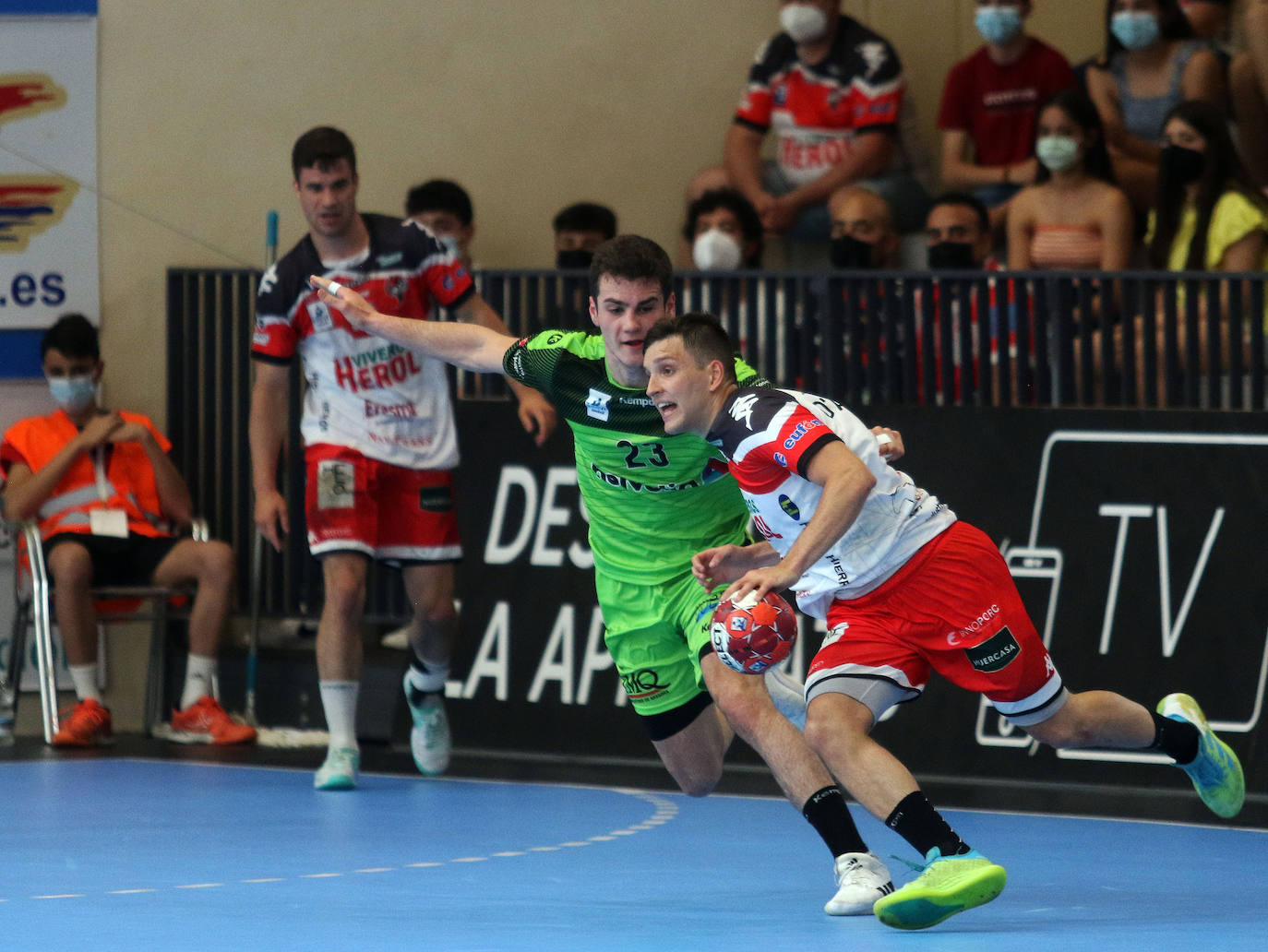 Victoria del Balonmano Nava ante Anaitasuna (28-24)