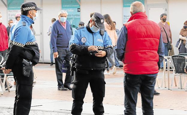 La Junta ultima una oposición centralizada de 140 plazas de policía local para 40 municipios