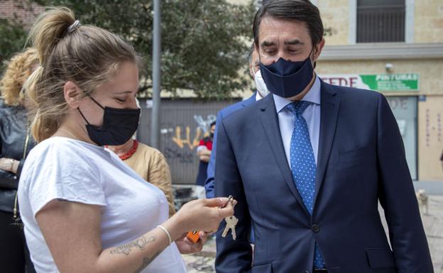 Gobierno, Junta y Ayuntamiento entregan 35 viviendas en régimen de alquiler protegido en Salamanca