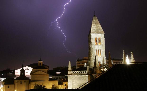 La tormenta de esta noche en Valladolid capital se salda sin complicaciones