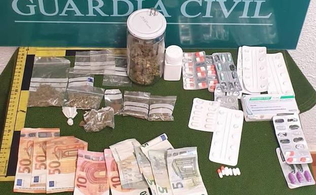 Cazados con marihuana, cocaína, hachís y ansiolíticos cuando conducían drogados por la AP-6