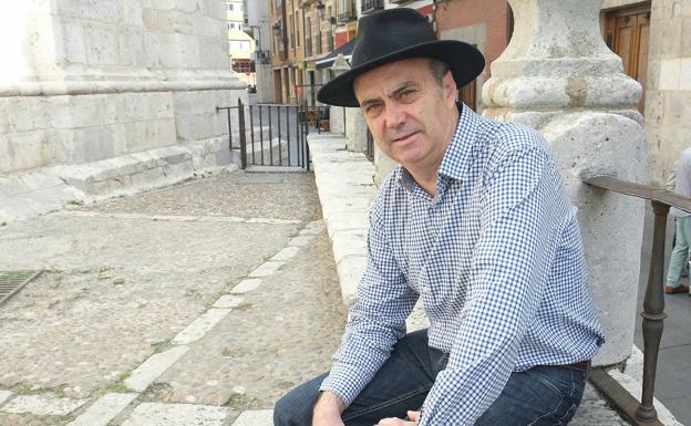 Fermín Herrero retrata en verso un tiempo «desabrigado y sombrío»