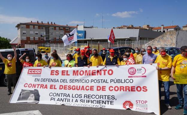 Los trabajadores de Correos de Salamanca claman por unas condiciones dignas de trabajo