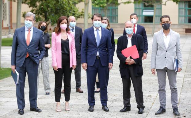 La Junta y los agentes sociales pactan medidas sobre empleo y dependencia para los próximos tres años