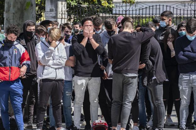 «Se ha muerto en mis manos», recuerda uno de los amigos del joven cántabro asesinado en León