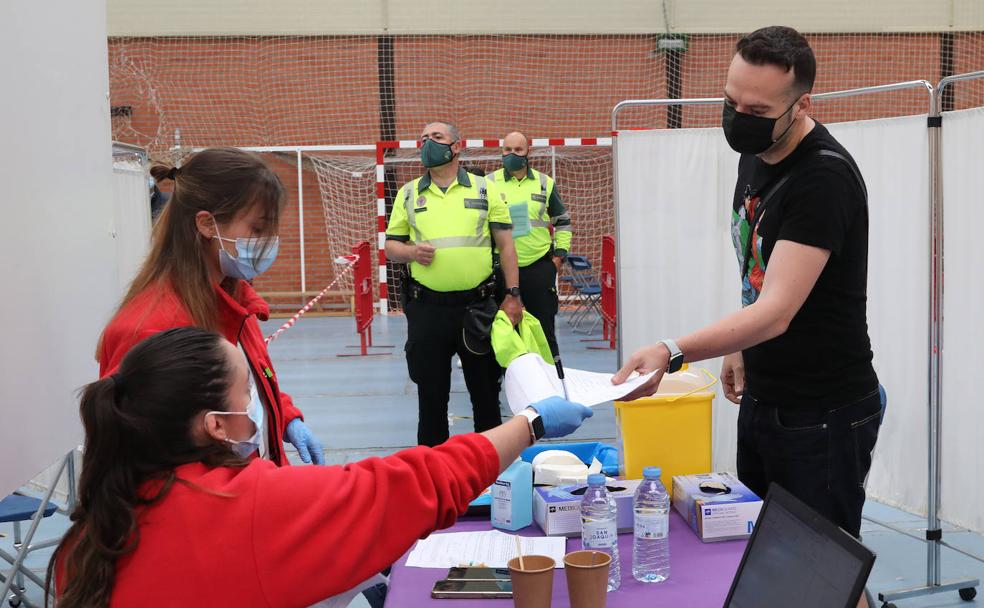 Los primeros 1.010 palentinos que escogen AstraZeneca