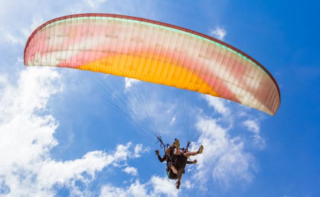 Un hombre resulta herido tras sufrir un accidente con un parapente en Arcones