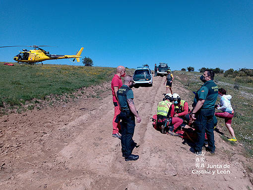 Rescatan en helicóptero a un ciclista tras sufrir una caída en Cerezo de Arriba