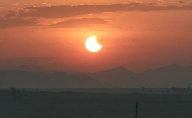 Así se está viendo el eclipse solar este jueves