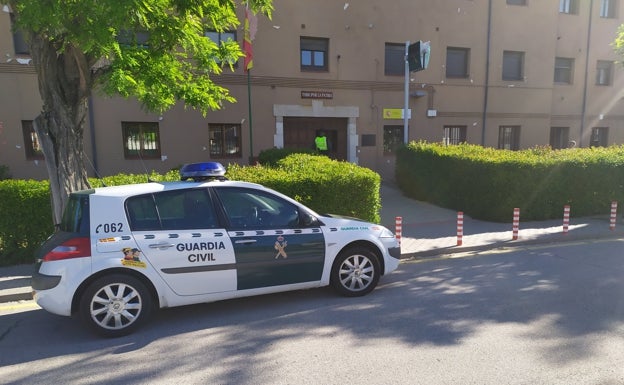 La Guardia Civil denuncia a catorce jóvenes por participar en un botellón en Almazán