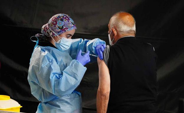 La Junta vacuna este martes con segundas dosis de AstraZeneca en Salamanca