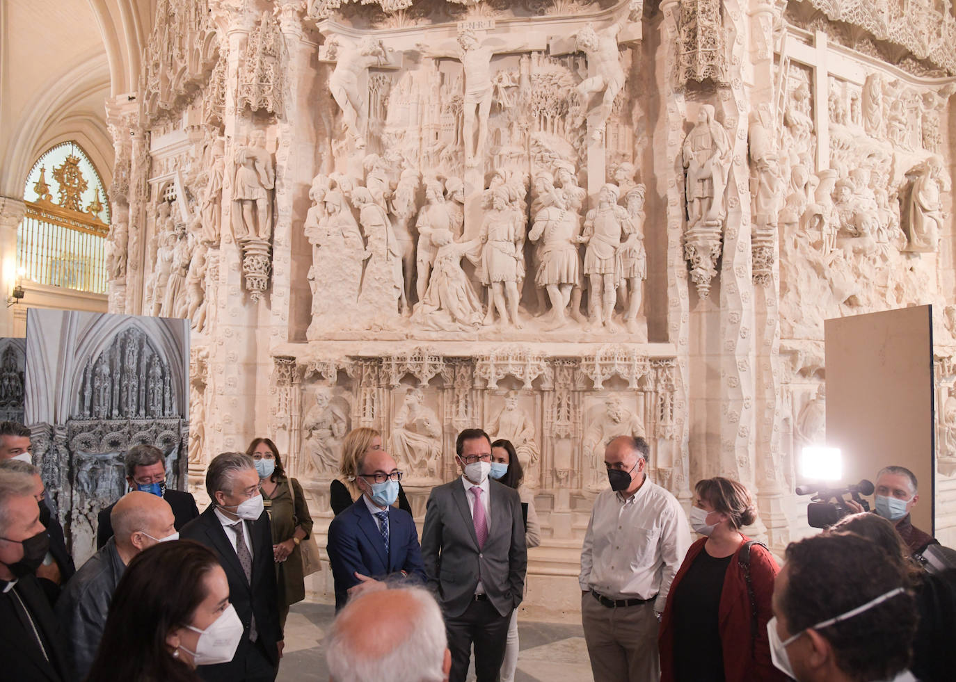 Los relieves del trasaltar de la Catedral de Burgos recuperan su esplendor
