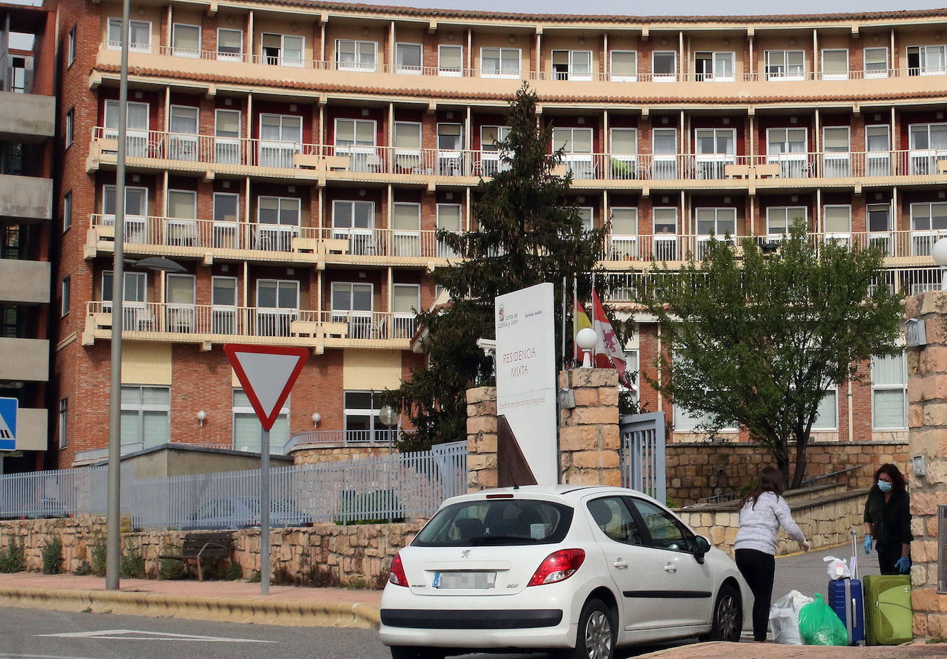 Una enfermera de tarde y otra de noche atenderán en verano a casi 80 internos de la Residencia Mixta