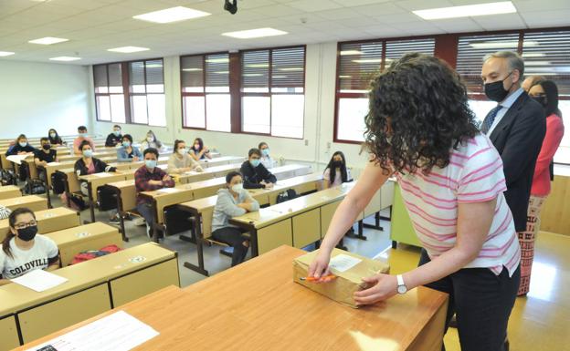 Nervios y mucha confianza entre los 11.000 estudiantes que se enfrentan a la EBAU en Castilla y León