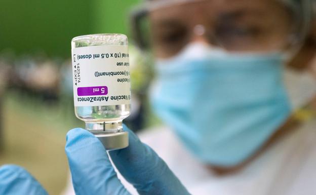 Castilla y León guarda vacunas para la segunda dosis al bajar en cien mil el suministro esta semana