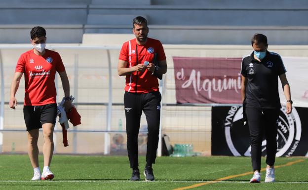 Los codiciados banquillos de la Primera RFEF, casi todos ocupados