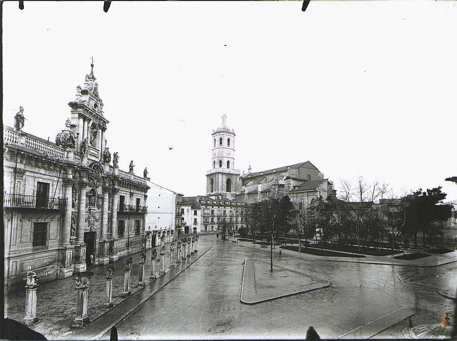 Estampas del Valladolid antiguo (LXXVI): así ha cambiado la Plaza de la Universidad