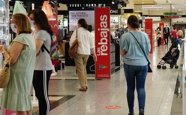 Ya se conoce cuándo empiezan las rebajas en Inditex, Springfield y otras grandes cadenas