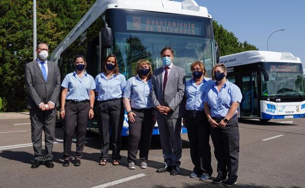 Izquierda Unida pide planes de igualdad reales tras la presentación de los cinco nuevos autobuses de gas