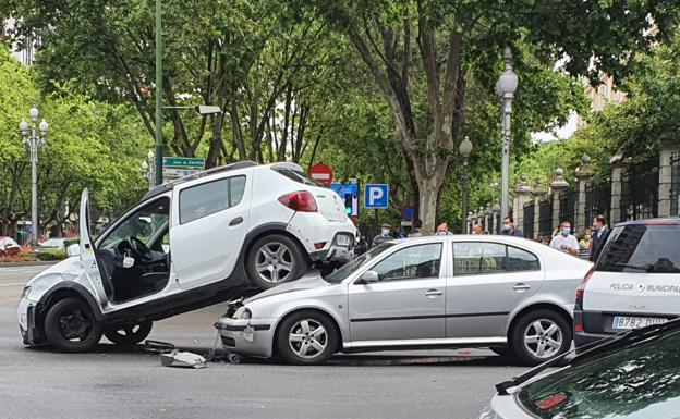 Un herido leve en una aparatosa colisión por alcance en el centro de Valladolid