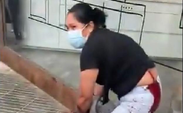 Sufre una puñalada en una agresión racista al grito de «los inmigrantes nos quitan la comida»