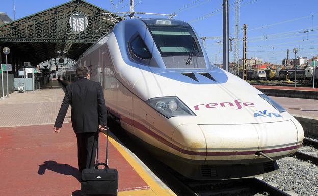 Renfe convoca 305 plazas para operador comercial en España