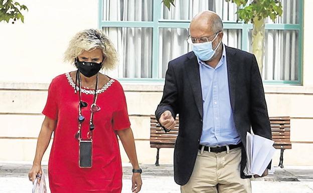 Igea y Casado cargan contra Sánchez por el uso político del fin de las mascarillas en espacios abiertos