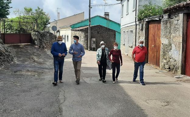 Primera visita institucional de la subdelegada del Gobierno a pueblos de la zona de El Rebollar