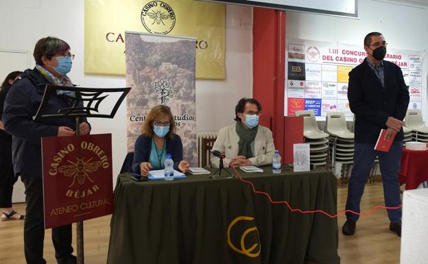 Pedro Ojeda presenta su 'La metáfora del mirlo' en Béjar