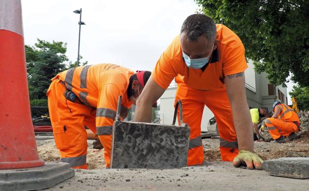 Una quincena de calles presentarán problemas de tráfico este lunes en Valladolid