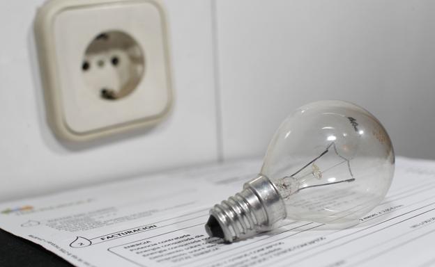 La bajada del IVA de la luz no será para todos los consumidores: ¿te afecta?