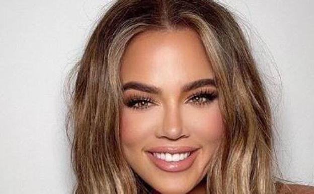 Khloé Kardashian cuenta, en público, todo sobre sus operaciones estéticas