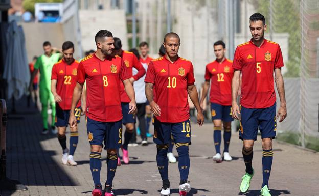 Atmósfera de conjura en La Roja