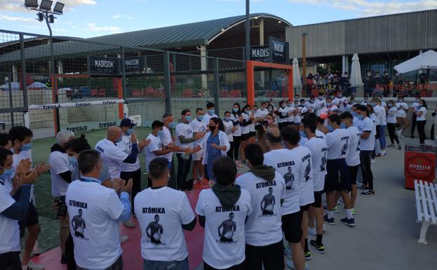 Sentido homenaje a Mapi, la gemela atómica diagnosticada con ELA