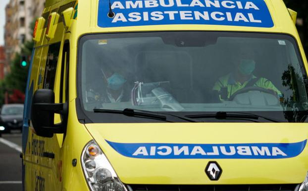 Muere un hombre de 89 años al volcar el tractor que conducía en una finca de Navaluenga