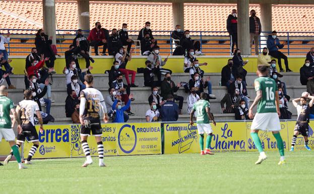 Las exigencias de la Primera RFEF con los campos obligarán a más cambios a Unionistas en el Reina Sofía