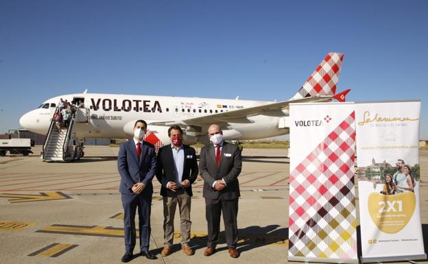 Salamanca recupera los vuelos regulares con el aterrizaje del primer avión desde 2019