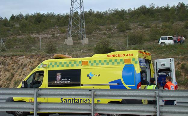 Mueren dos personas atropelladas por un camión en la A-6 en El Bierzo