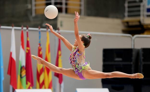 El Club Ritmo de León y Rítmica Salamanca suman dos platas y dos bronces